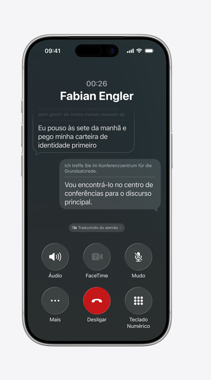 A tela do iPhone mostra o recurso Tradu??o ao Vivo em uso durante uma chamada de telefone