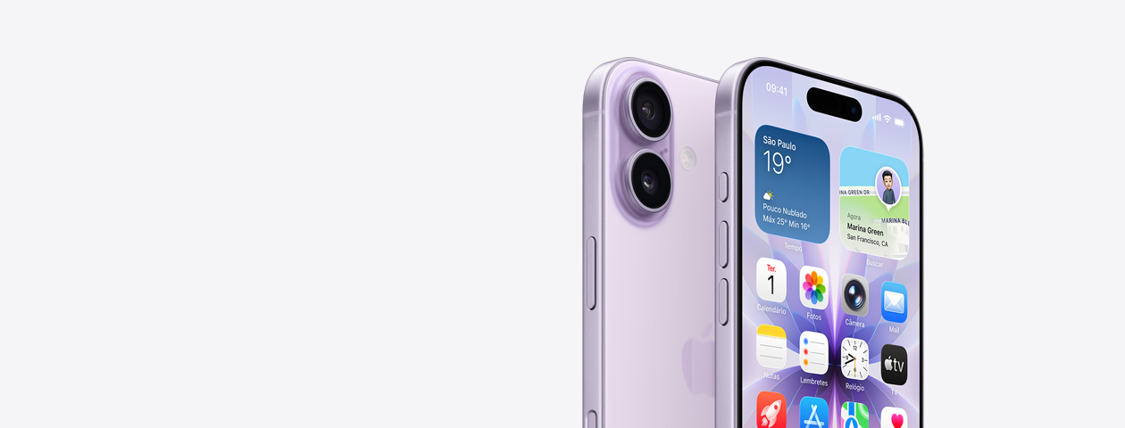 Imagem parcial da parte da frente do iPhone 17 na cor lavanda mostra a Tela de Início e a lateral com os bot?es de A??o e de volume. A imagem da parte de trás mostra o sistema de camera dupla Fusion no canto superior esquerdo e o bot?o de controle da camera