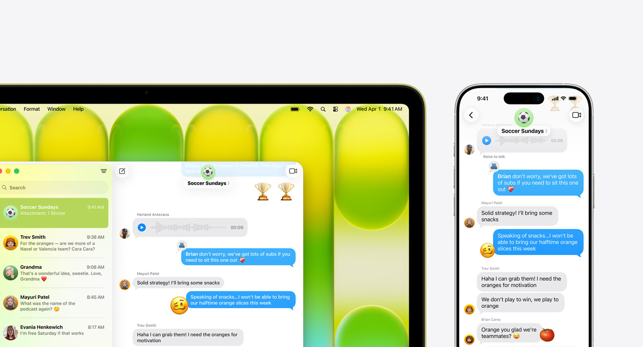 MacBook Neo, coloris jaune agrume, affichant une conversation de groupe dans l’app Messages intitulée ? Soccer Sundays ? et d’autres messages récents, un iPhone à c?té affiche la même conversation de groupe