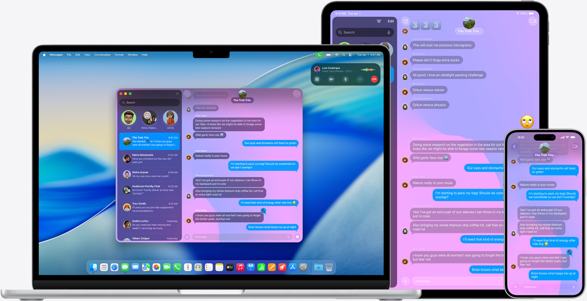 Apple termékek: 15 hüvelykes MacBook Air, 13 hüvelykes iPad Pro és iPhone 16 Plus, mindegyik kijelz?jén ugyanaz az iMessage-beszélgetés jelenik meg