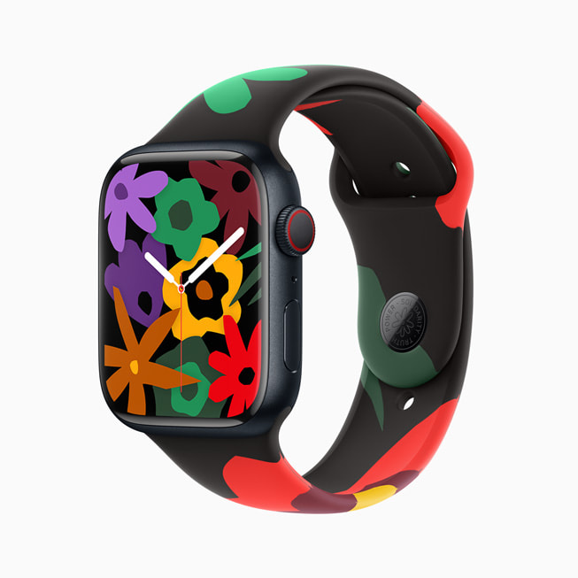 Une Apple?Watch?Series?9 appara?t avec le nouveau bracelet et le nouveau cadran Black?Unity?Collection. Le cadran affiche plusieurs fleurs colorées.