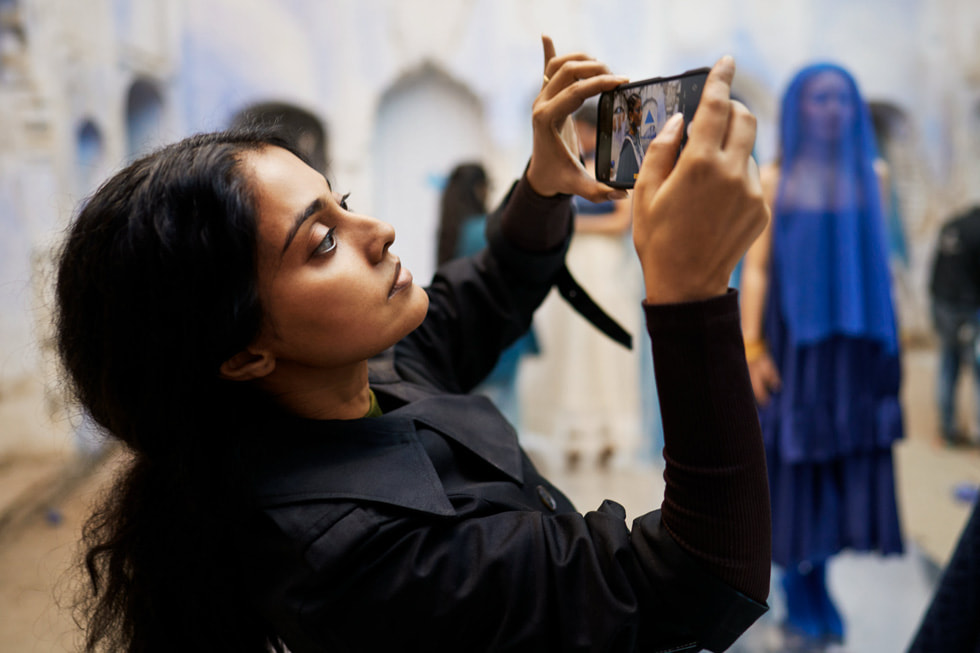 Amrita Bagchi en el set de su película, Tinctoria.