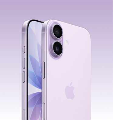 iPhone 17 v nebeskej modrej farbe, ?iasto?ny poh?ad zboku a na obrazovku, vidno ak?né tla?idlo, tla?idlo na ovládanie hlasitosti a bo?né tla?idlo. Poh?ad zozadu na sústavu dvoch pokro?ilych kamier v ?avom hornom rohu.
