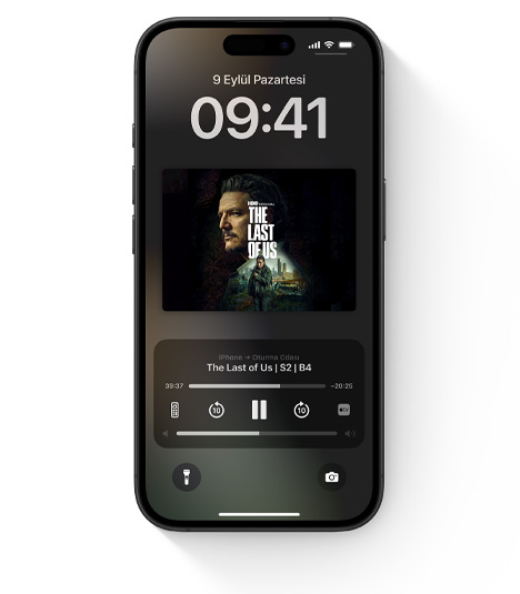 Yerle?ik Apple TV denetimlerini g?steren iPhone.