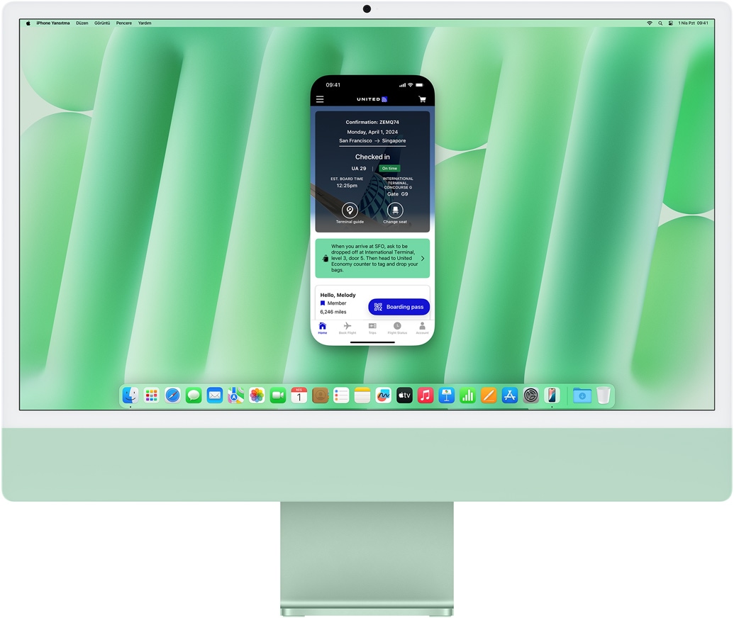 iPhone Yans?tma ?zelli?i demosu. Ekranda iMac’e yans?t?lm?? ve oradan kontrol edilen United Airlines uygulamas? g?rülüyor.