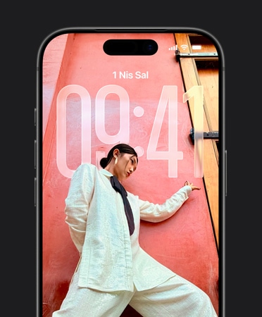 Saatin Kilit Ekran? foto?raf?na uyum sa?lad??? iPhone Kilit Ekran? g?steriliyor