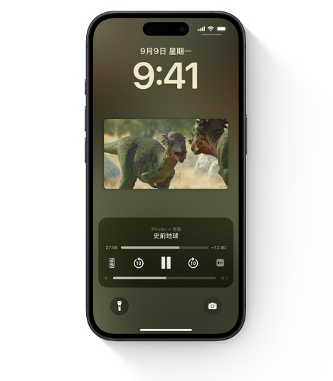 iPhone 螢?zāi)伙@示內(nèi)建的 Apple TV 控制項(xiàng)目。