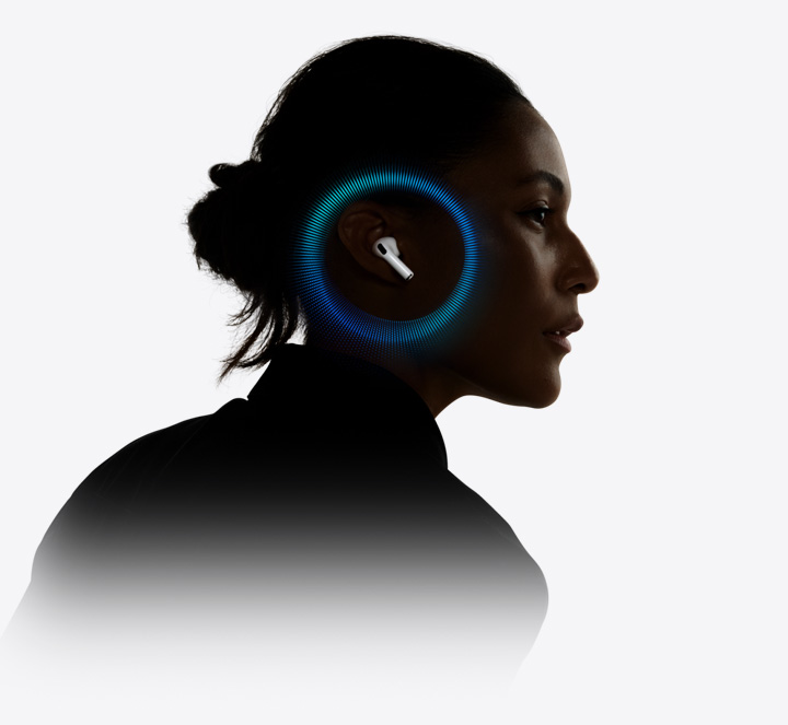 一個人戴著 AirPods Pro 3，聲波圍繞一邊耳朵