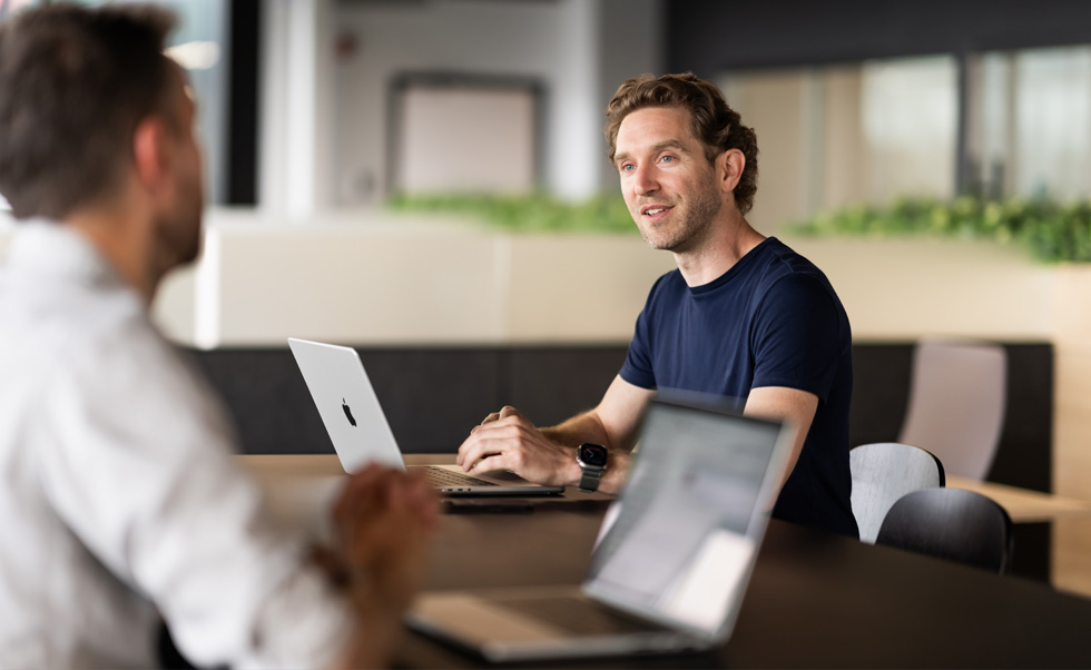 COO??André?Philippe Ethier? MacBook Pro ??? ???, ?? ??, ??? ???? ??? ???? ??? ?????.