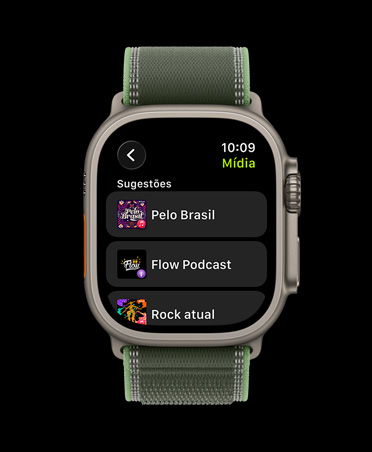 Apple Watch Ultra 3, caixa natural de titanio, Apple Music, sugest?es de músicas e podcasts, pulseira loop Trail verde-néon