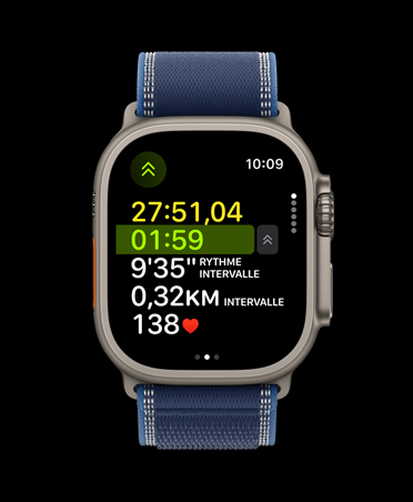 Apple Watch Ultra 3, naturel, bo?tier en titane, données détaillées sur une séance de course à l’extérieur, bracelet, Sentier, bleu/bleu vif