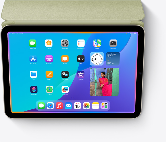 iPad mini s úplně novym designem Siri, je vidět zá?ící světlo po okrajích obrazovky.