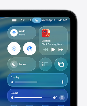 Pravá strana obrazovky Macu se zobrazenymi Liquid Glass ovládacími prvky pro Wi?Fi a Bluetooth v Ovládacím centru