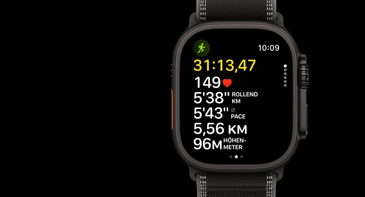 Apple Watch Ultra 3, Farbe Schwarz, Titangeh?use, Trainingsapp, Laufen outdoor, linke Seitenansicht, Actiontaste, rechte Seitenansicht, Digital Crown, Seitentaste, Armband, Trail Loop, Farbe Schwarz/Kohlegrau