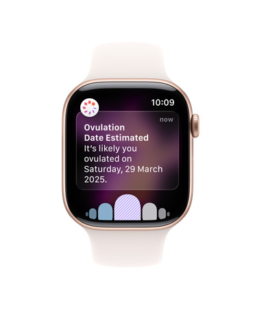 Apple?Watch Series?11，玫瑰金色鋁金屬錶殼，展示排卵期推算通知，右側(cè)外觀：數(shù)碼錶冠，配搭淡胭脂色運動錶帶