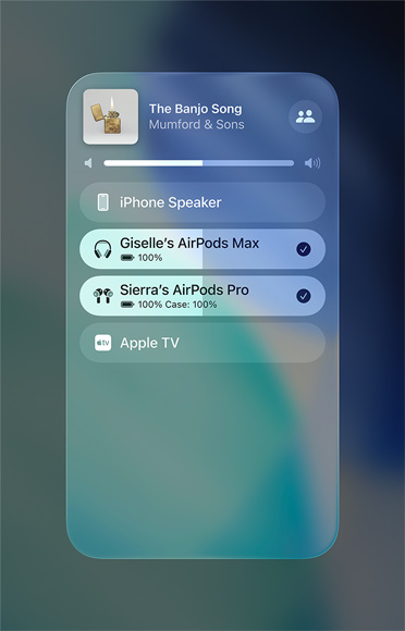Zaslon AirPlaya na iPhoneu s prikazom kako jednostavno dijeliti audiostream izme?u dva para slu?alica AirPods