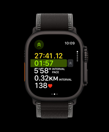 Apple Watch Ultra 3, fekete titántok, futóedzés, k?vetkez? intervallum