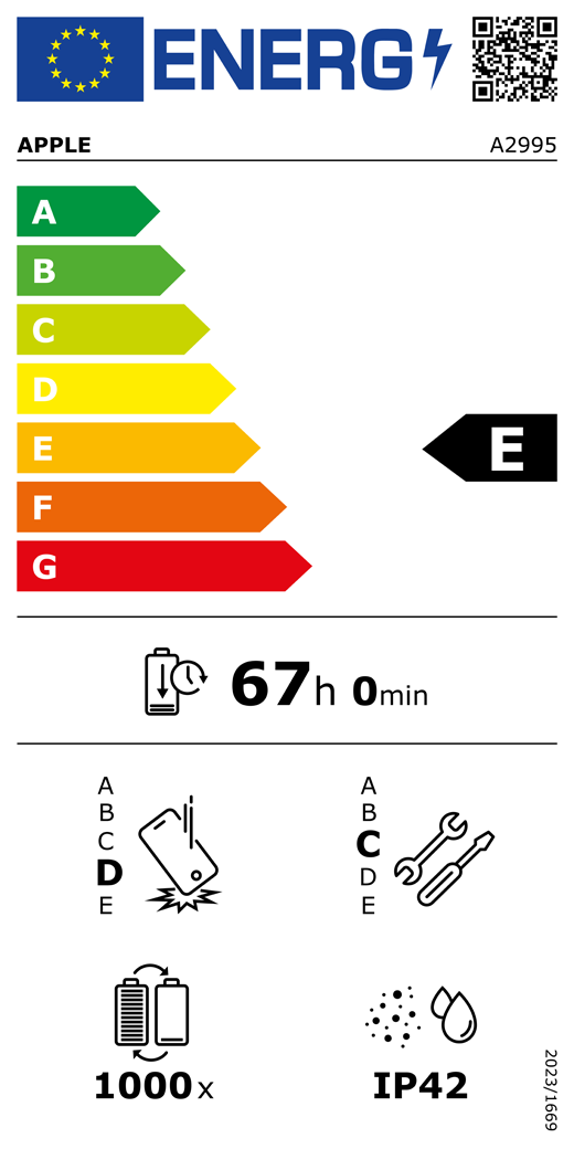 Európai Uniós energiacímke, QR-kód és információ, A2995-?s Apple-modell, E osztályú, energiahatékonysági osztályok (A-tól G-ig terjed? besorolás), A (leghatékonyabb), G (legkevésbé hatékony), akkumulátor élettartama ciklusonként, 67 óra és 0 perc teljesen felt?lt?tt akkumulátor esetében, megbízhatóság ismételt leejtés esetében: D osztály, A-tól (legstrapabíróbb) E-ig (legkevésbé strapabíró) terjed? besorolás, C osztályú javíthatóság, A-tól (leginkább javítható) E-ig (legkevésbé javítható) terjed? besorolás, akkumulátor élettartama 1000 m?k?dési ciklusban, IP42-es por- és vízállósági besorolás, 2023/1669-es rendelet