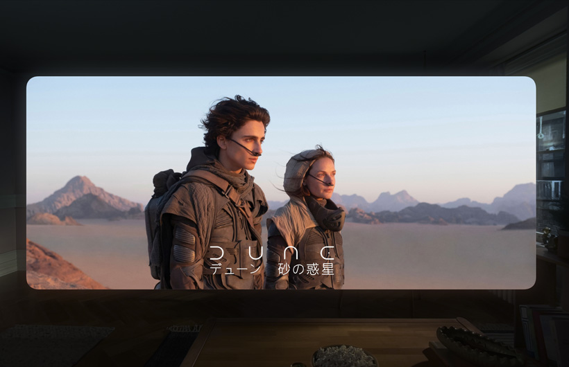 Apple Vision ProのApple TVアプリ內(nèi)の映畫「DUNE/デューン 砂の惑星」に登場する2人