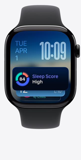 Apple?Watch Series?11，拋光亮黑色鋁金屬錶殼，展示智慧型疊放、睡眠分?jǐn)?shù)通知，右側(cè)設(shè)有數(shù)碼錶冠，配搭黑色運(yùn)動(dòng)錶帶