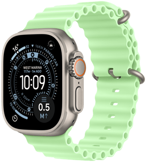 Apple Watch Ultra 3 z kopert? z tytanu w kolorze naturalnym, tarcza Orienteering, widoczny prawy bok urz?dzenia, pokr?t?o Digital Crown, mikrofon, przycisk boczny, pasek Ocean w kolorze neonowej zieleni