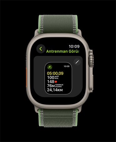 Apple Watch Ultra 3, natürel renk, titanyum kasa, Antrenman G?rünümleri, kordon, mavi/parlak mavi Trail Loop