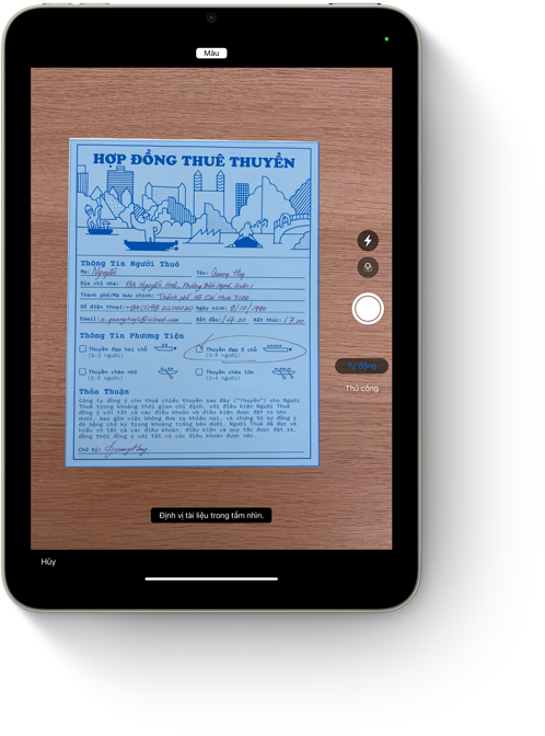 iPad mini ?ang hi?n th? tính n?ng scan tài li?u trong Ghi Chú.